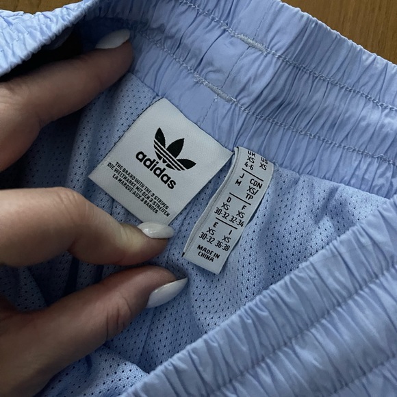 🩵 Adidas Track Pants seen on Hailey Bieber - Picture 5 of 5